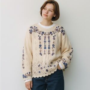 Vintage 90s cream blue purple floral embroidered sweater Cottagecore grandmacore